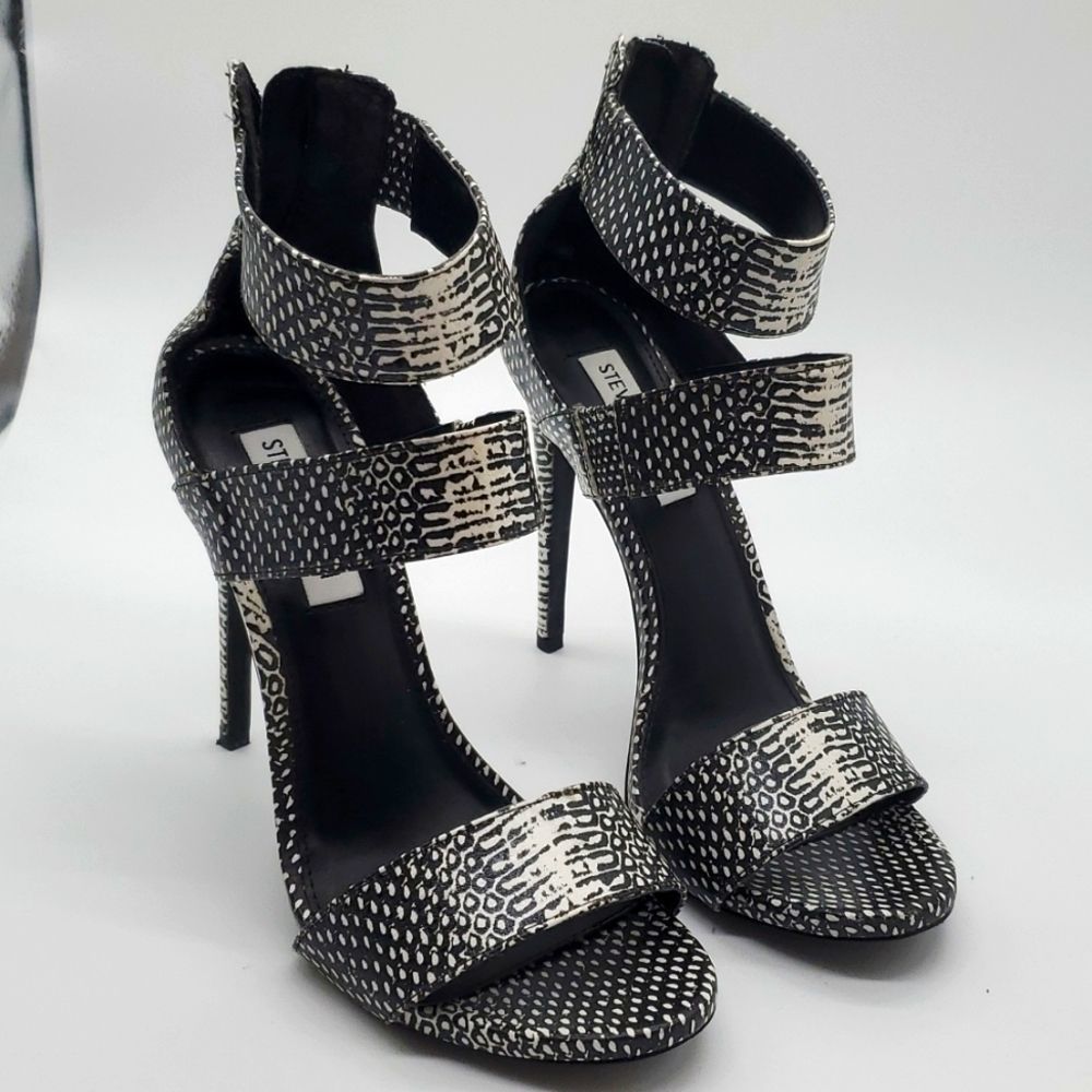 Steve Madden black and white print 5" heels, 9